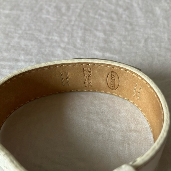 Fossil: White Leather Bracelet- Silver Tone Butterfly Accent - Picture 9 of 16